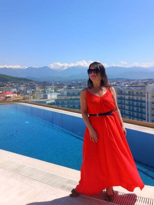 Роскошный номерной фонд, интерьеры, выполненные с использованием натуральных материалов- мрамора, редких пород дерева и латуни. 01