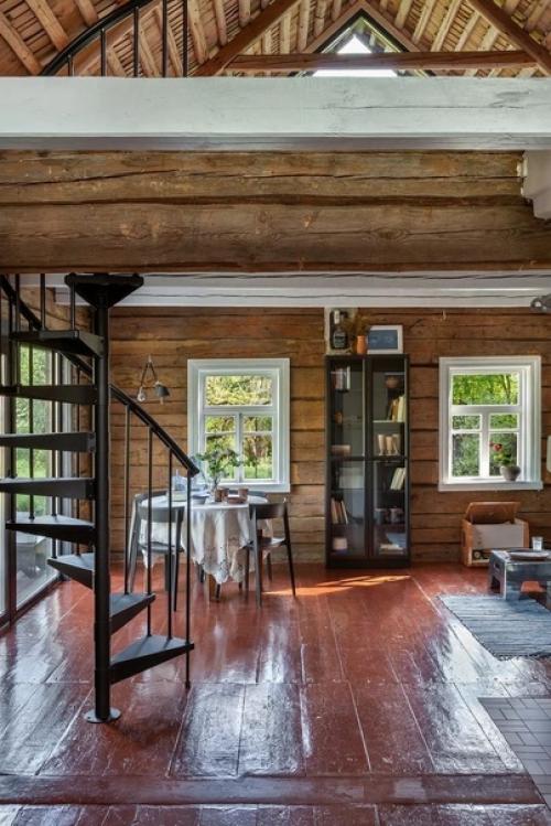 Новый взгляд на деревенскую избу: второй свет, металлическая лестница, стеклянный фронтон и входная группа, деревенская печь. 03