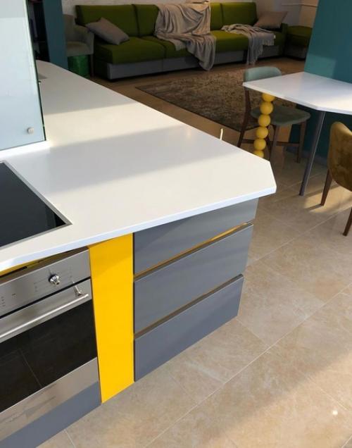 Нестандартное размещение кухни в квартире с нестандартной планировкой. 09