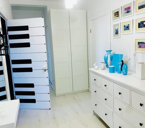 Мой - ну, если честно, не первый, но давно забытый опыт создания дизайнерского декора для интерьера. 06