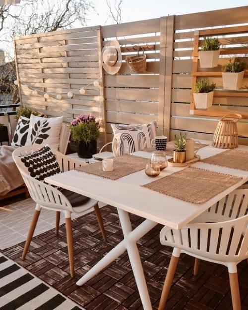 Уютные бежевые тона в дизайне светлого дома с белой мебелью. 08