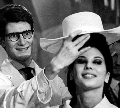 Виктуар дутрело - это имя было очень хорошо знакомо в кругах моды в 50-е годы в Париже. 

