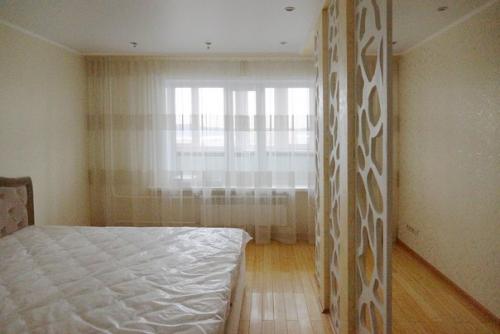 Вчера на нашем объекте мы шторы вешали. 04