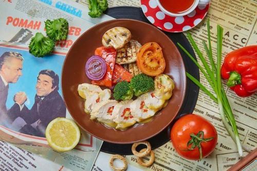 У площади восстания открылась легендарная московская вареничная номер 1. 01