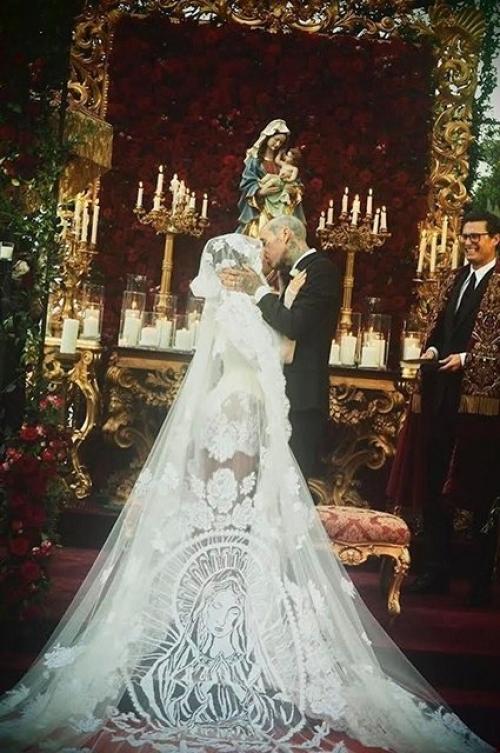 Итальянская готика: свадьба Кортни кардашьян и Трэвис баркер в портофино, 2022 г. 04