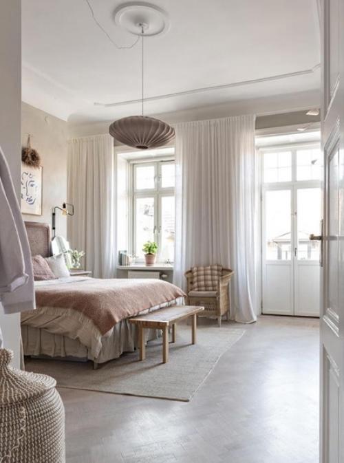 Обзор скандинавской квартиры с серой кухней и небольшим открытым балконом. 03