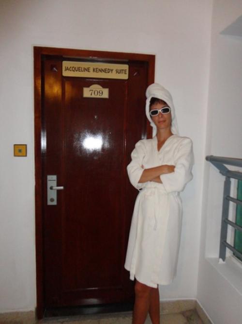 В ходе своего визита в сеануквилль в ноябре 1967 года Жаклин Кеннеди жила в гостинице индепендентс. 01
