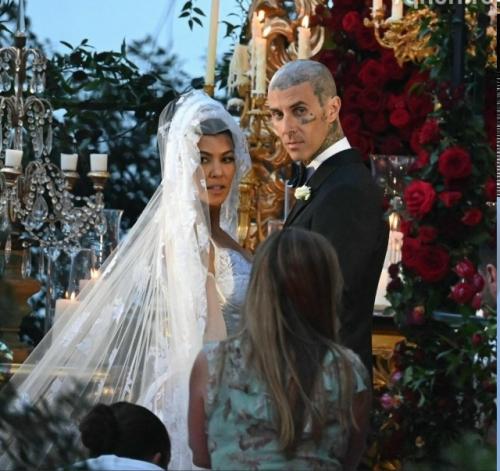 Итальянская готика: свадьба Кортни кардашьян и Трэвис баркер в портофино, 2022 г. 

