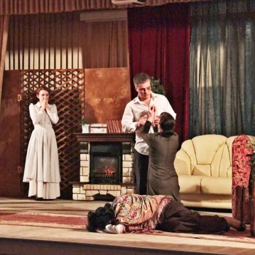 Перформанс поставил на пыть - яхской сцене Вассу Железнову. 01