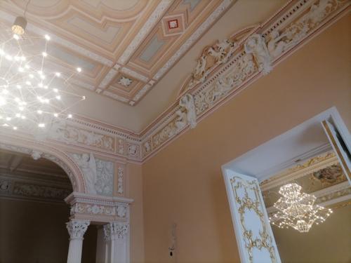 Этот дом на литейном проспекте, 37/39 вошел в историю благодаря стихотворению Н. а. Некрасова Размышления у Парадного Подъезда. 04