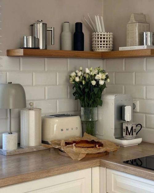 Эстетика в каждой детали: бежевые оттенки, чистые линии, стильный декор и красивая мебель. 01