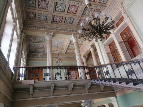 Этот дом на литейном проспекте, 37/39 вошел в историю благодаря стихотворению Н. а. Некрасова Размышления у Парадного Подъезда. 09