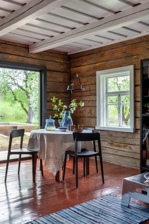 Новый взгляд на деревенскую избу: второй свет, металлическая лестница, стеклянный фронтон и входная группа, деревенская печь. 04