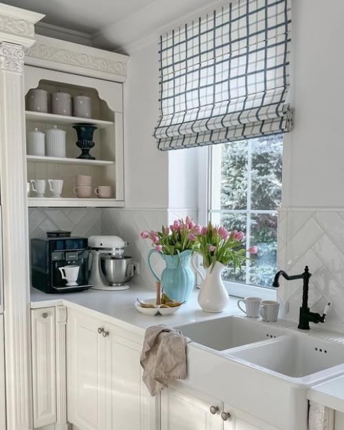 Хозяйка этого белоснежного интерьера стиль своего дома как эклектичный определяет. 02