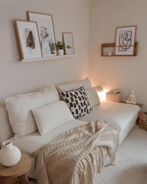 Уютные бежевые тона в дизайне светлого дома с белой мебелью. 07