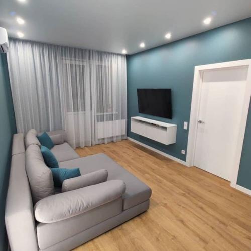 Интерьер в холодной цветовой гамме в двушке. 02