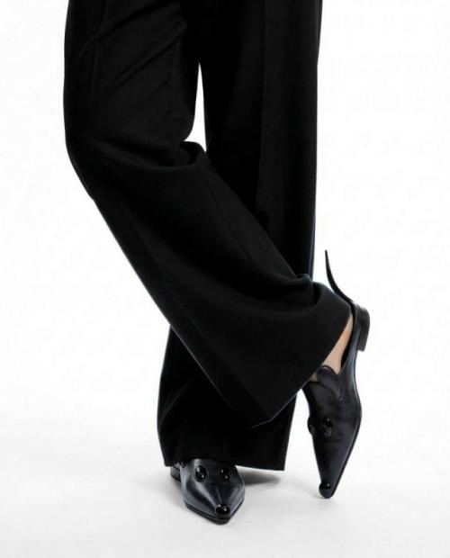 Российский дизайнер создал необычную обувь, которая получила название Крысиные Подкрадули или подкрысули. 02