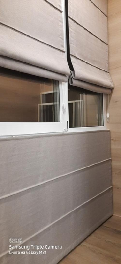 Римские шторы на балкон в цвете какао - идеальное решение для создания уютной и стильной атмосферы на вашем балконе. 03