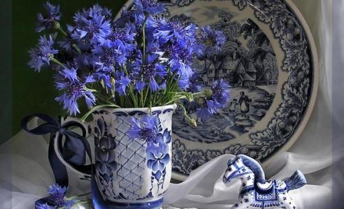 Сочный синий цвет, как и зеленый, благотворно влияет на человека. 01