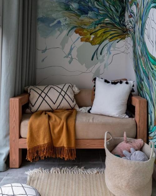 В этой уютной семейной квартире убрали оконный блок, ведущий на кухню. 02