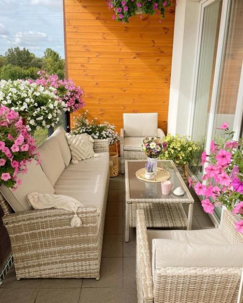 Цветы как часть интерьера в прекрасном доме Юстины. 08