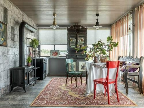 Дизайнер интерьеров лилия Асфандиярова создала яркий интерьер в английском стиле с использованием башкирских национальных мотивов. 06