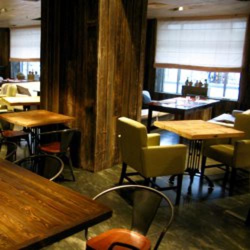 Делая мебель из старых досок дизайнеры не только вдыхают жизнь в старинное дерево, но и заботятся об окружающей среде. 02 Делая мебель из старых досок дизайнеры не только вдыхают жизнь в старинное дерево, но и заботятся об окружающей среде. 02