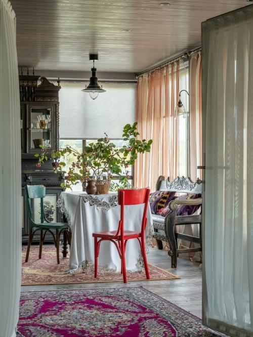 Дизайнер интерьеров лилия Асфандиярова создала яркий интерьер в английском стиле с использованием башкирских национальных мотивов. 05