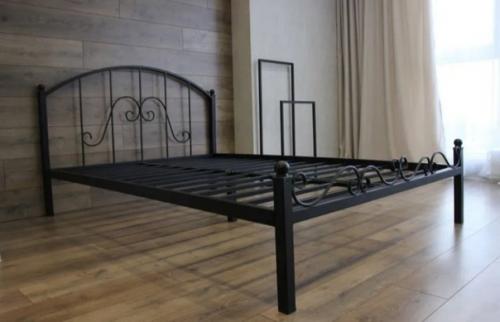 Кровати в стиле лофт обычно имеют простой и минималистичный дизайн, отражающий характеристики промышленной архитектуры. 06