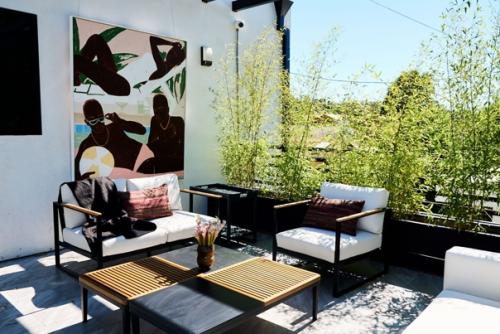 Лоу роуч известен как топовый звёздный стилист (его самая популярная клиентка - актриса зендея. 08