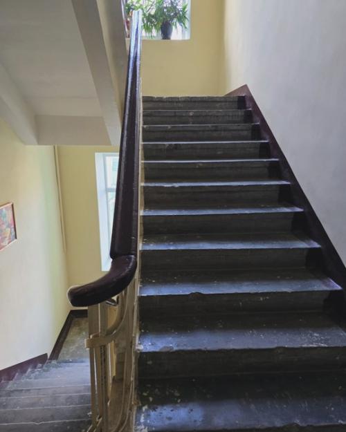 Дома с бельведерами, шпилями и арками. 05