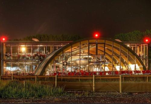 Самолет ил - 14 из Жуковского стал рестораном в аэропорту Цюриха. 04