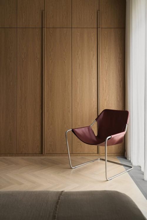 Нордическая эстетика душевной простоты и обтекаемой функциональности, пропущенная через призму современной элегантности середины века. 06