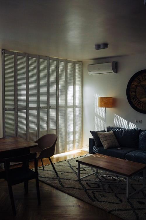 Квартира 56 м, до переделки была 3-ка, стала двухкомнатной с большой светлой гостиной, большим санузлом, отдельной спальней и гардеробной. 08