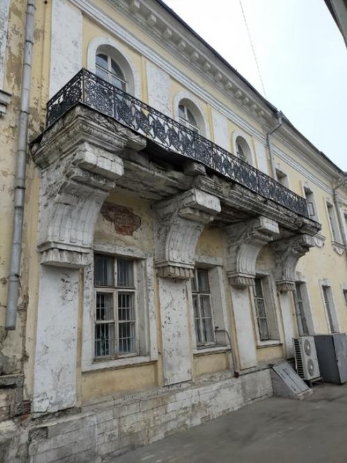 Потрясающая экскурсия!  Это мнение всей нашей многочисленной группы (25 человек), после посещения особняка толстых - борисовских. 01