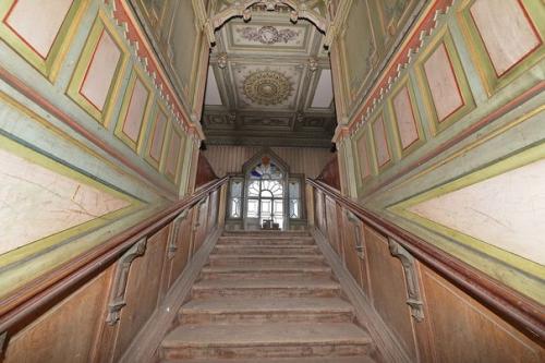 Потрясающей красоты древнерусский дом в покинутой деревне. 05