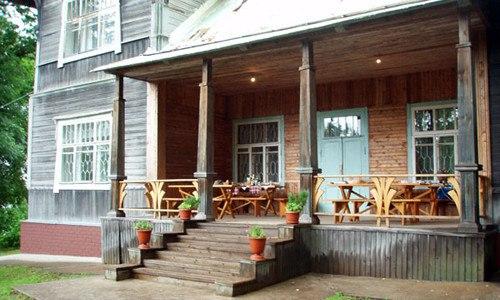 Терраса на дачном участке. 08