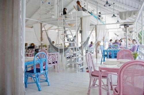 Москва своими ресторанами славится. 03