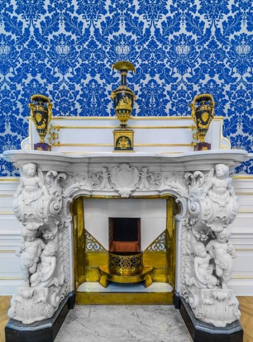 Центральный зал парадной анфилады шуваловского дворца, в котором сейчас находится музей фаберже, - синяя гостиная. 01