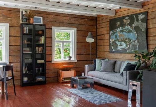 Новый взгляд на деревенскую избу: второй свет, металлическая лестница, стеклянный фронтон и входная группа, деревенская печь. 05