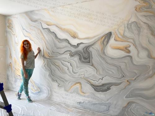 Второй вариант абстрактной росписи, которую мы выполнили в той же квартире, что и первую, но в другой комнате. 01