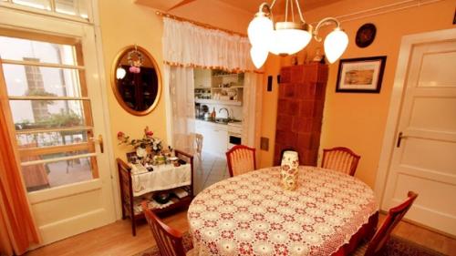 У вязаного крючком текстиля какое-то магическое свойство есть. 02