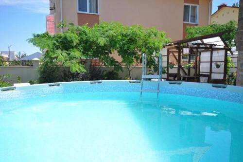 Отель дня: коттедж номер 37 (Крым, Симферополь, Николаевка). 08