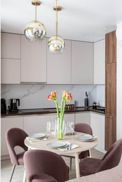 2 х - комнатная квартира в теплой цветовой гамме. 02