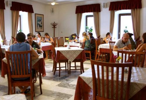 Топ - 8 мест Москвы, где можно поесть на 200 рублей. 02