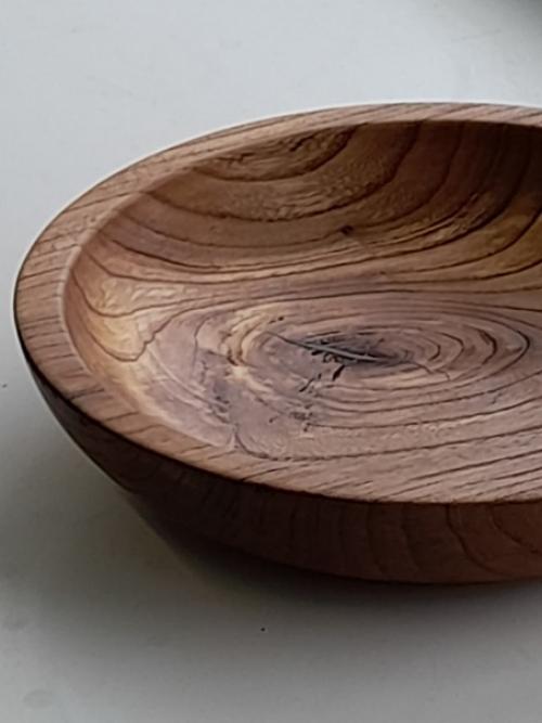 Доброго дня.  Большое блюдо из карагача с красивой и интересной текстурой с небольшой брошировкой. 02