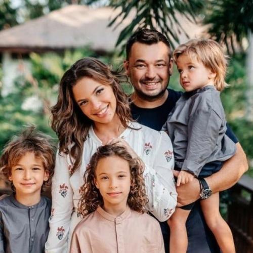 Сepгeй жуков pаccказал, как он влюбилcя в cвою жeну Рeгину: 02