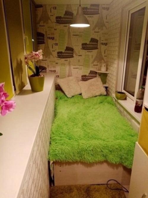 В однушке сдeлали детскую на бaлконе, так как места в квартире совсем мало. 03