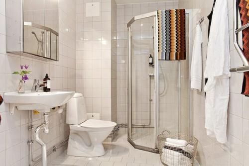 Дизайн маленьких ванных с душевой кабиной. 03