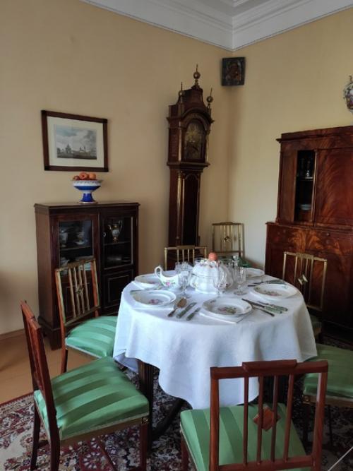 Роскошные интерьеры дома Лермонтовых воссозданы и наполнены аутентичными предметами той эпохи. 01